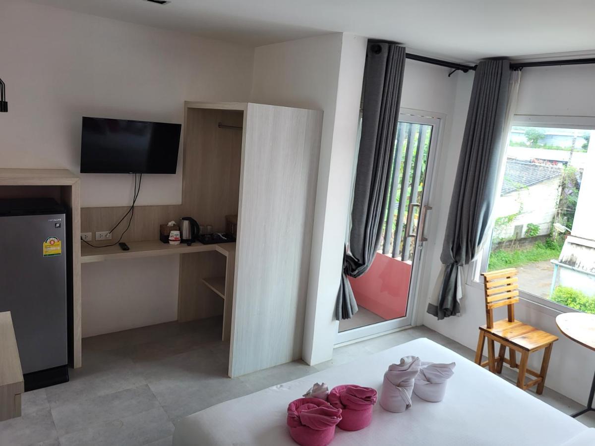 Pinky Hotel By Kanchana (Adults Only) 란타섬 외부 사진