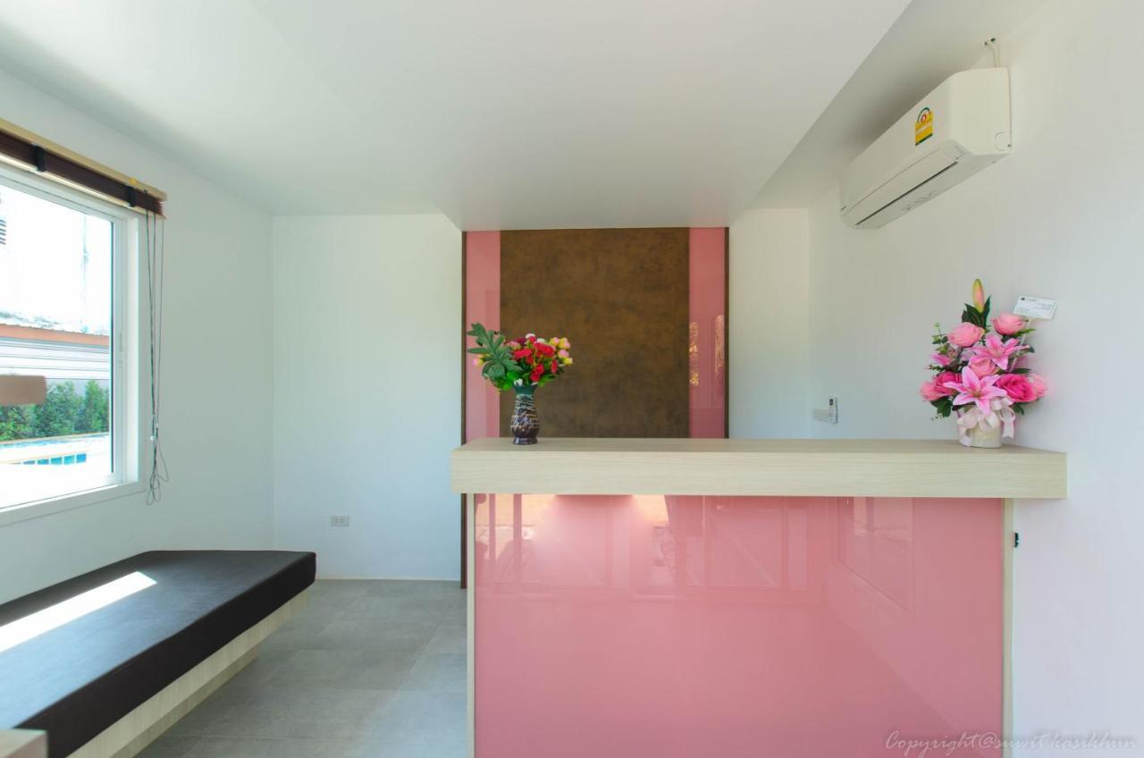 Pinky Hotel By Kanchana (Adults Only) 란타섬 외부 사진